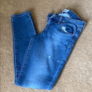 Distressed denim skinny jeans